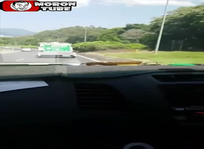 Video :Ask a van driver to change lanes by calling him